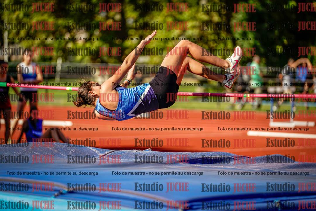 Fotos del salto en alto de mujeres y varones