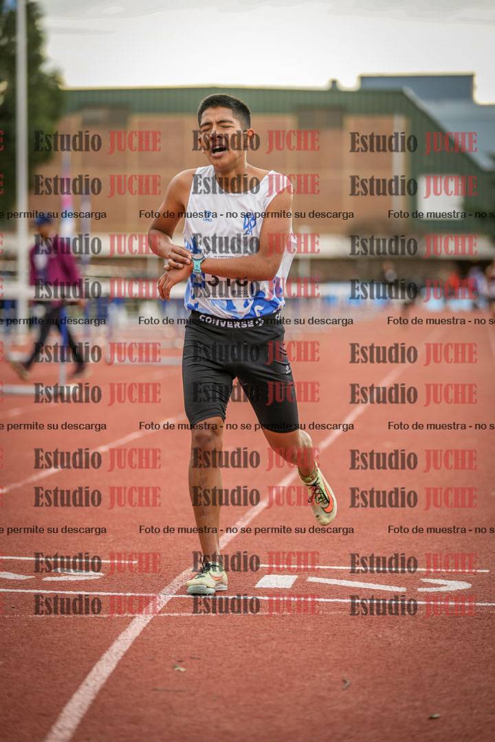 Fotos de los 2000 m con obstáculos de varones
