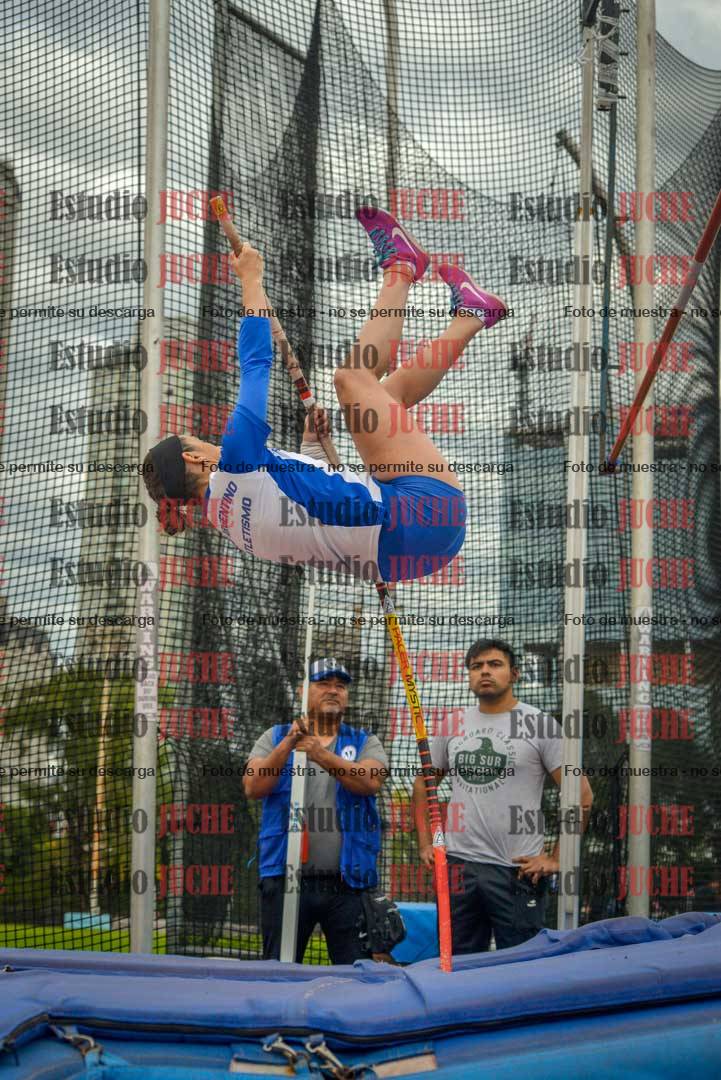 Fotos del salto con garrocha de mujeres y varones