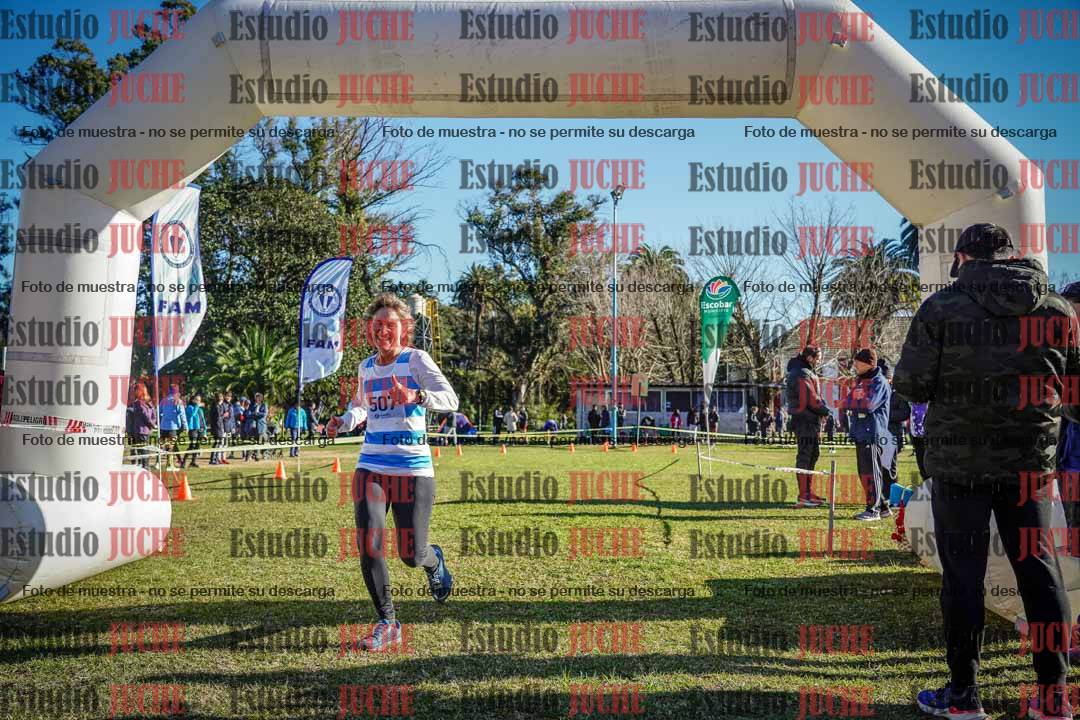 Fotos de la llegada del cross de 4000 m - mujeres