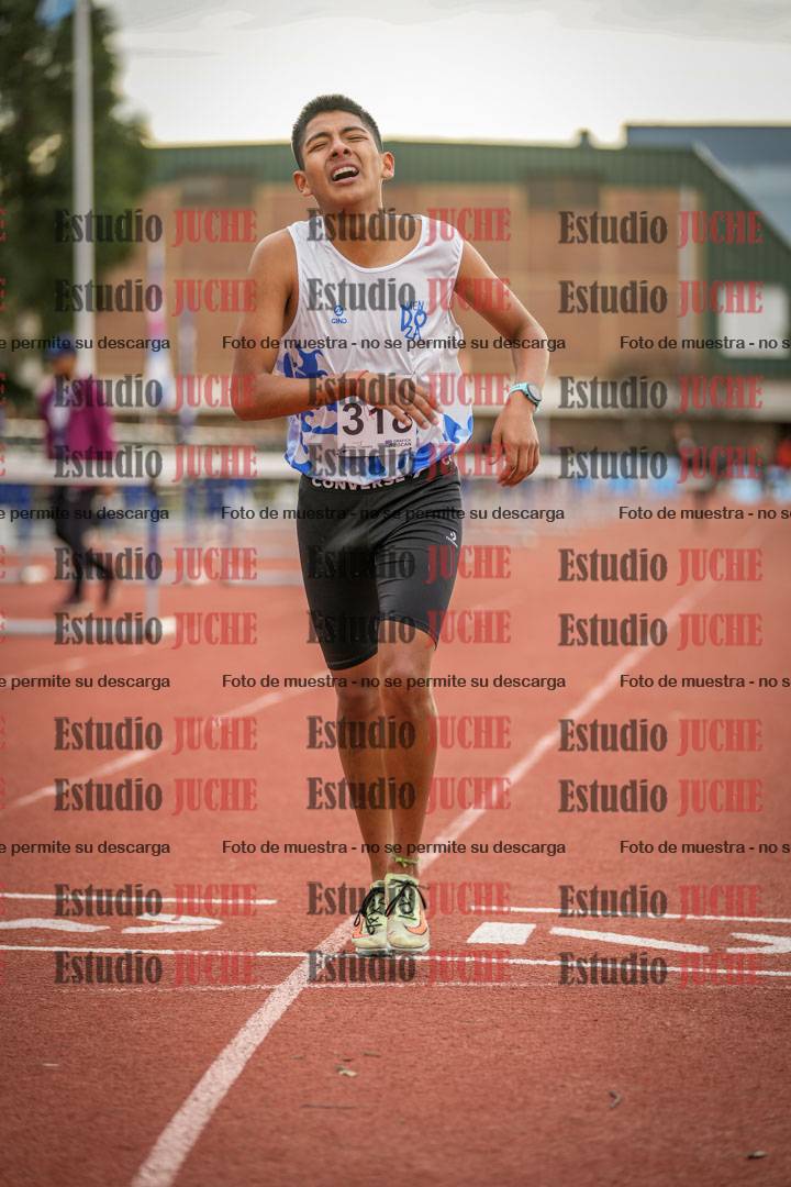 Fotos de los 2000 m con obstáculos de varones