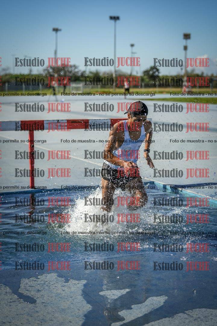 Fotos de los 3000 m con obstáculos de varones