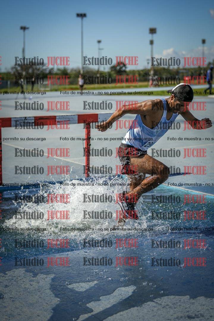 Fotos de los 3000 m con obstáculos de varones
