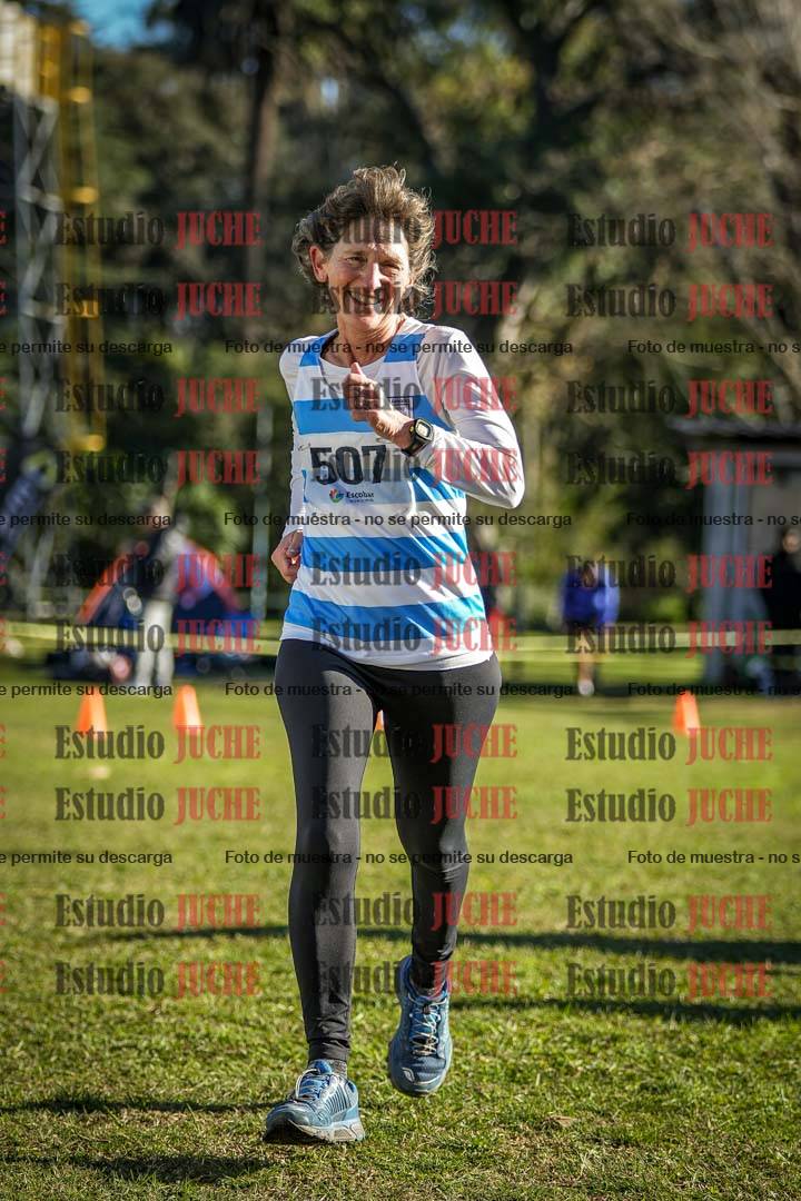 Fotos de la llegada del cross de 4000 m - mujeres