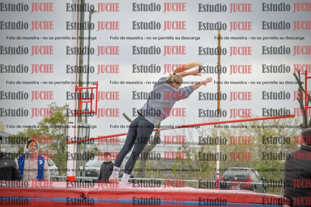 Fotos del salto con garrocha de mujeres y varones