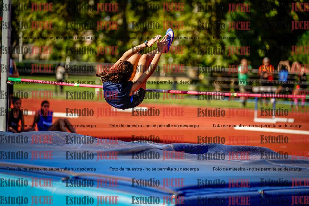 Fotos del salto en alto de mujeres y varones