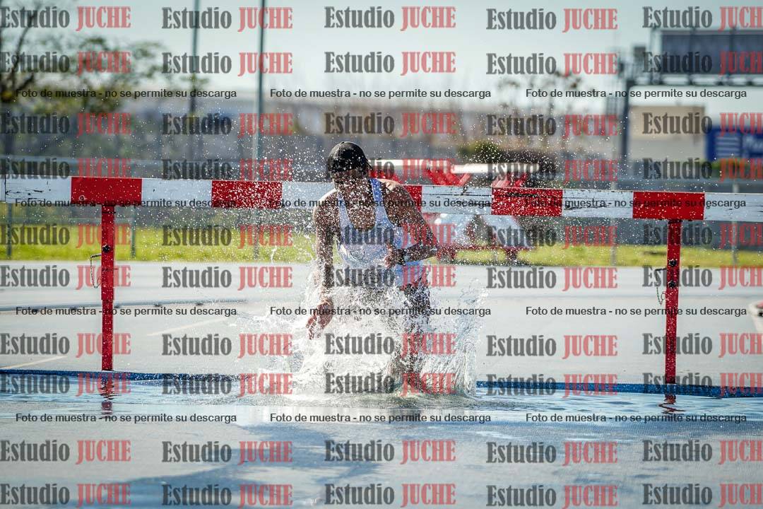 Fotos de los 3000 m con obstáculos de varones