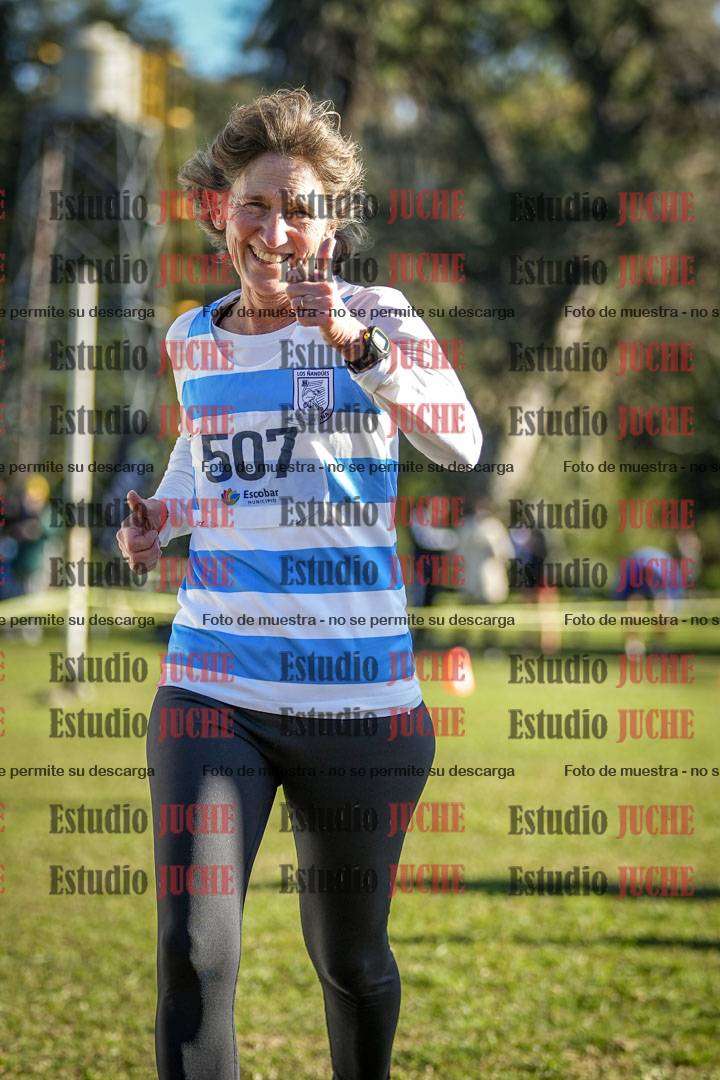Fotos de la llegada del cross de 4000 m - mujeres