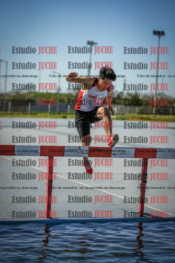 Fotos de los 3000 m con obstáculos de varones