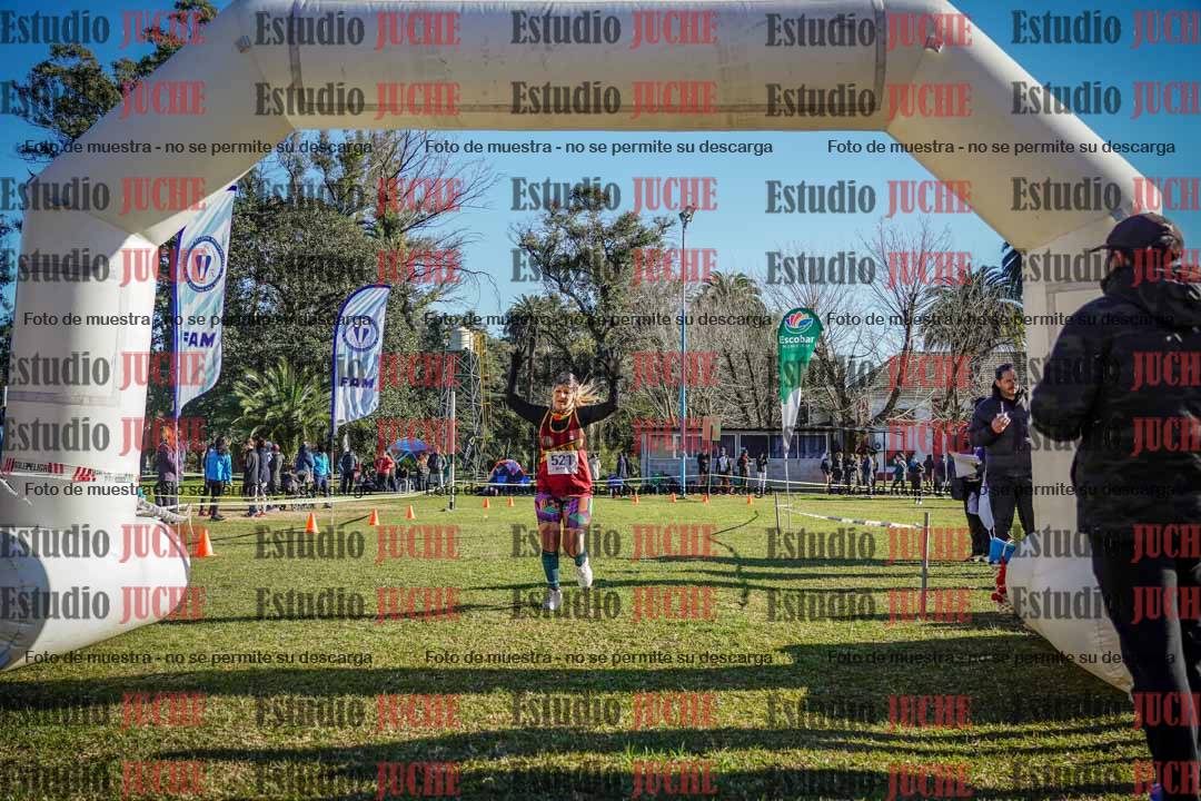 Fotos de la llegada del cross de 4000 m - mujeres