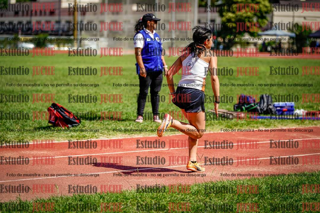 Fotos del salto en largo de mujeres