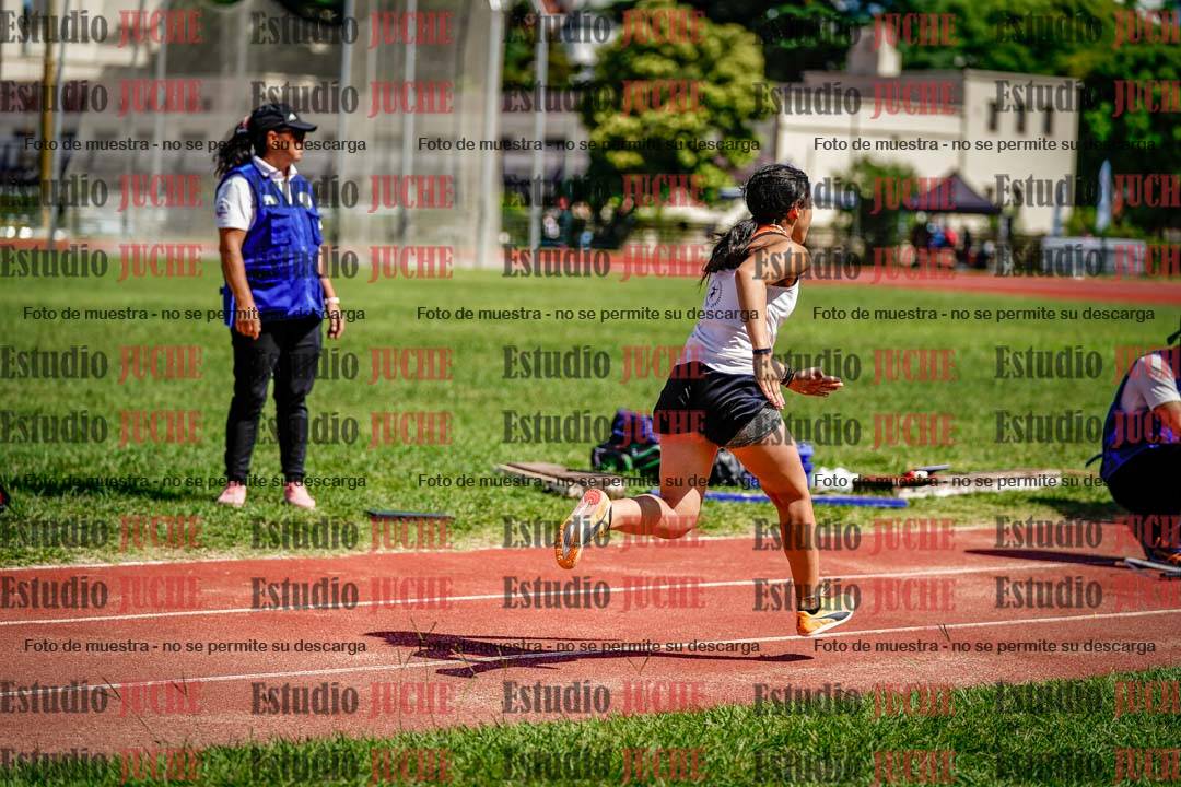Fotos del salto en largo de mujeres
