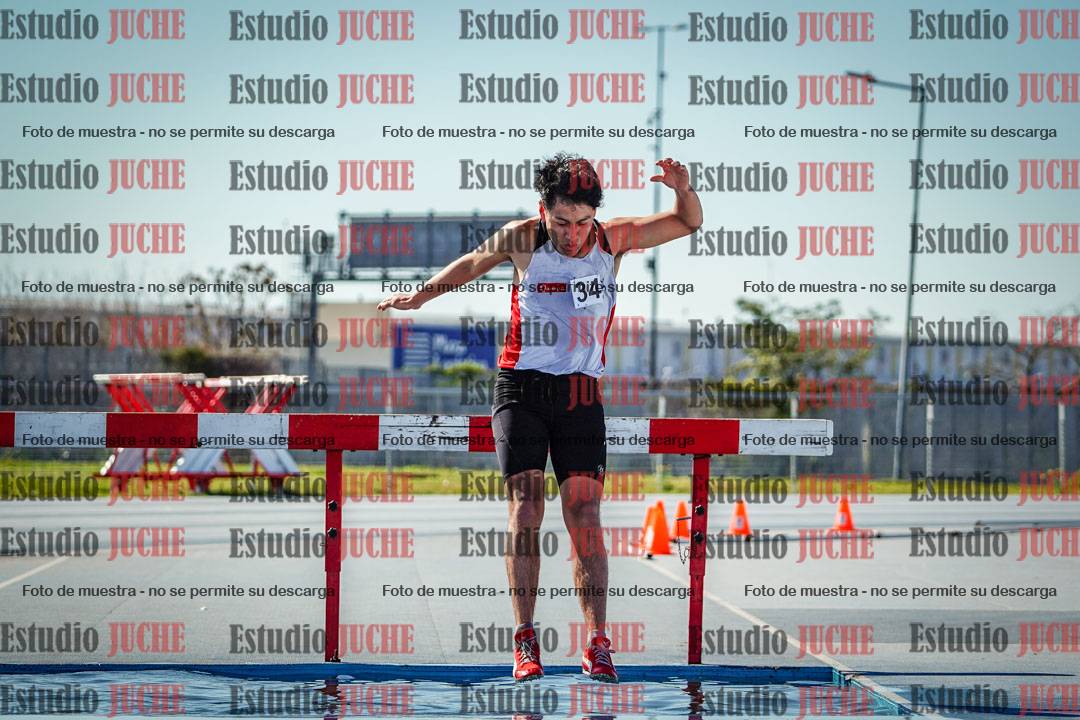 Fotos de los 3000 m con obstáculos de varones