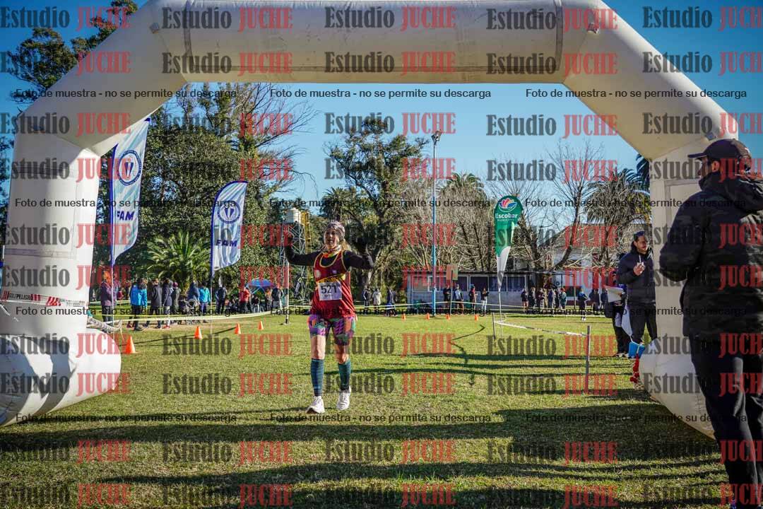 Fotos de la llegada del cross de 4000 m - mujeres