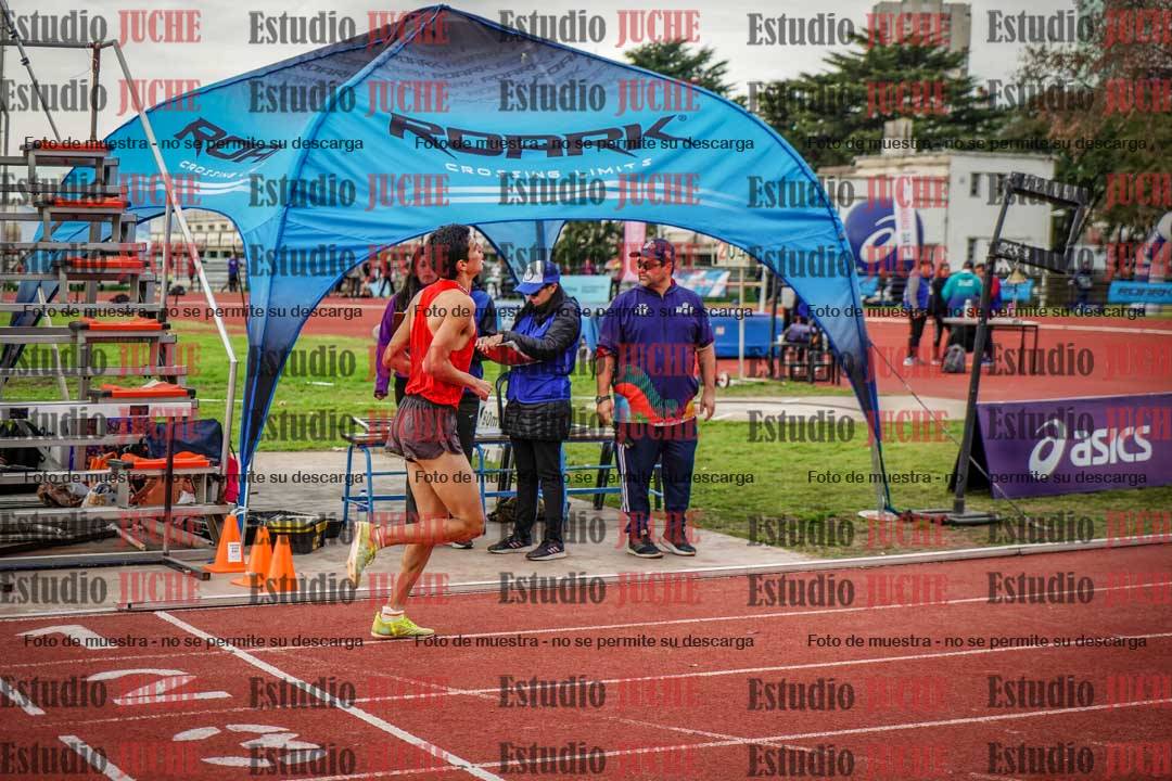 Fotos de los 2000 m con obstáculos de varones