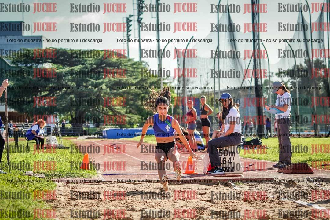 Fotos del salto en largo de mujeres