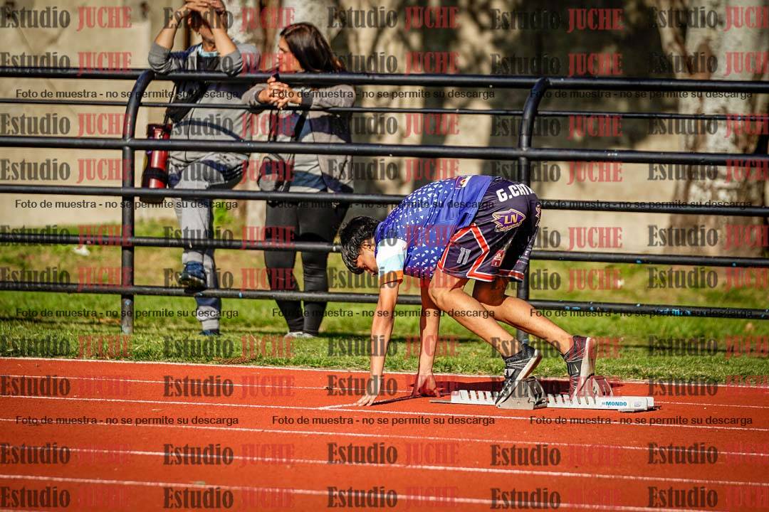 Fotos de los 400 m con vallas de varones