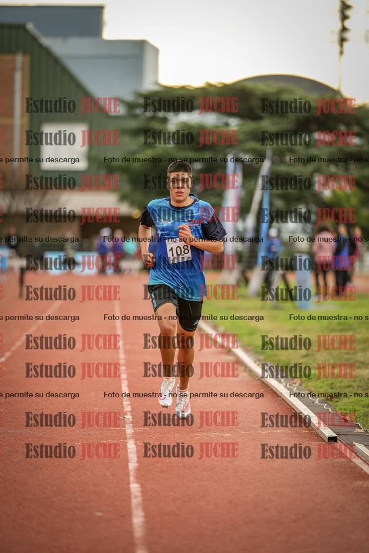 Fotos de los 2000 m con obstáculos de varones
