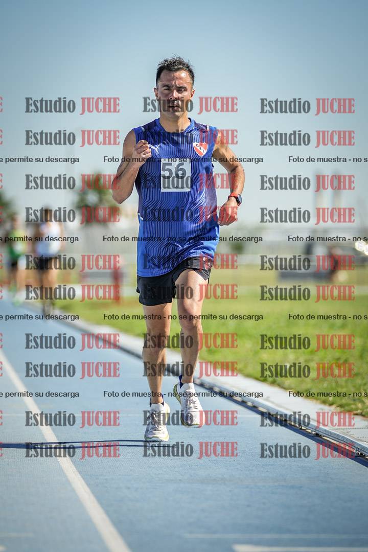 Fotos de los 5000 m de mujeres y varones - serie 1