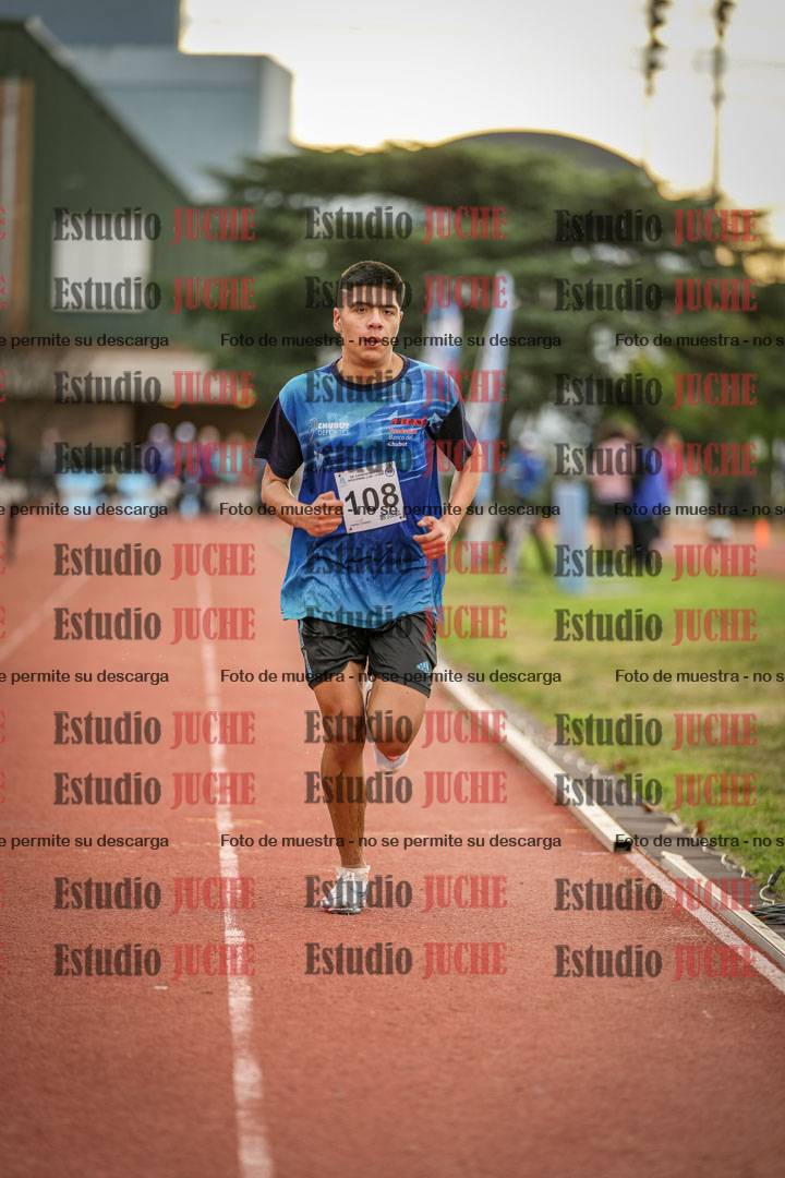 Fotos de los 2000 m con obstáculos de varones
