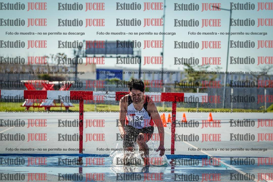 Fotos de los 3000 m con obstáculos de varones