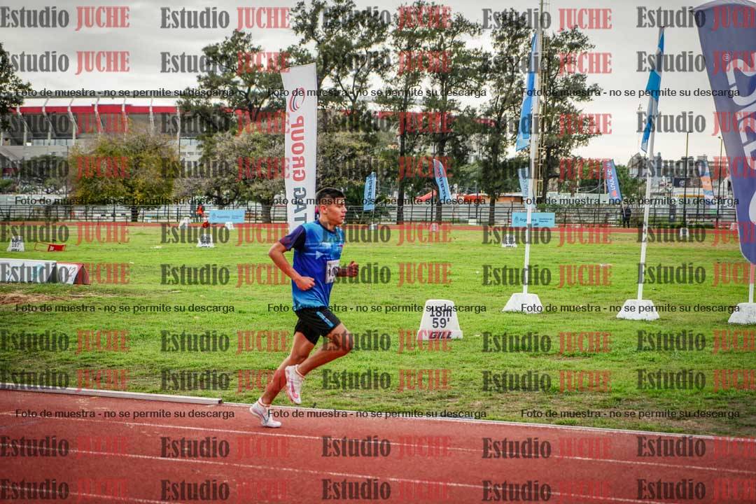 Fotos de los 2000 m con obstáculos de varones
