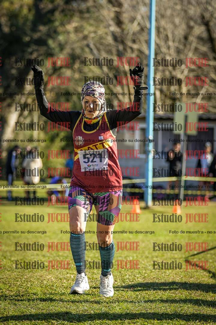 Fotos de la llegada del cross de 4000 m - mujeres