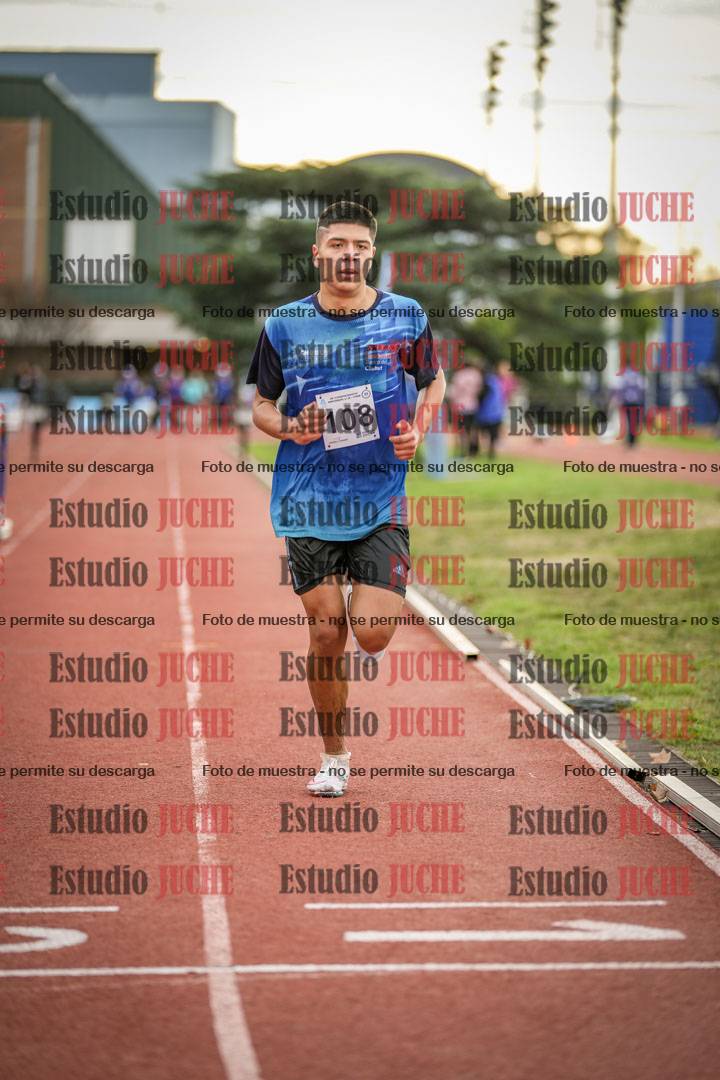 Fotos de los 2000 m con obstáculos de varones