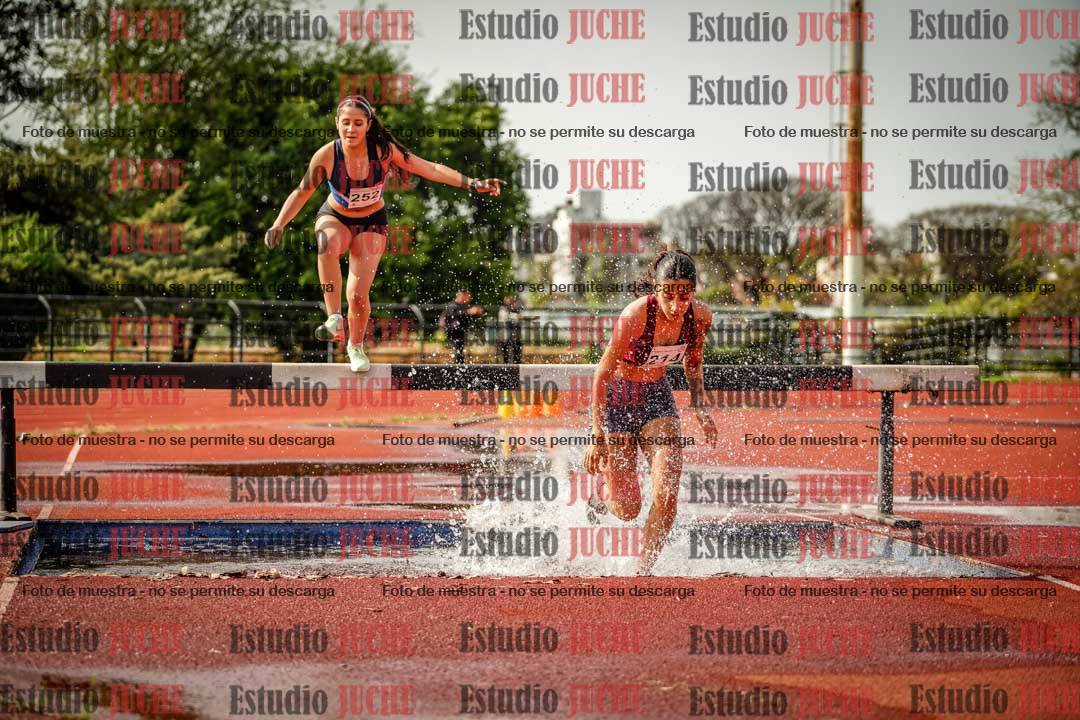 Fotos de los 1500 m con obstáculos de mujeres