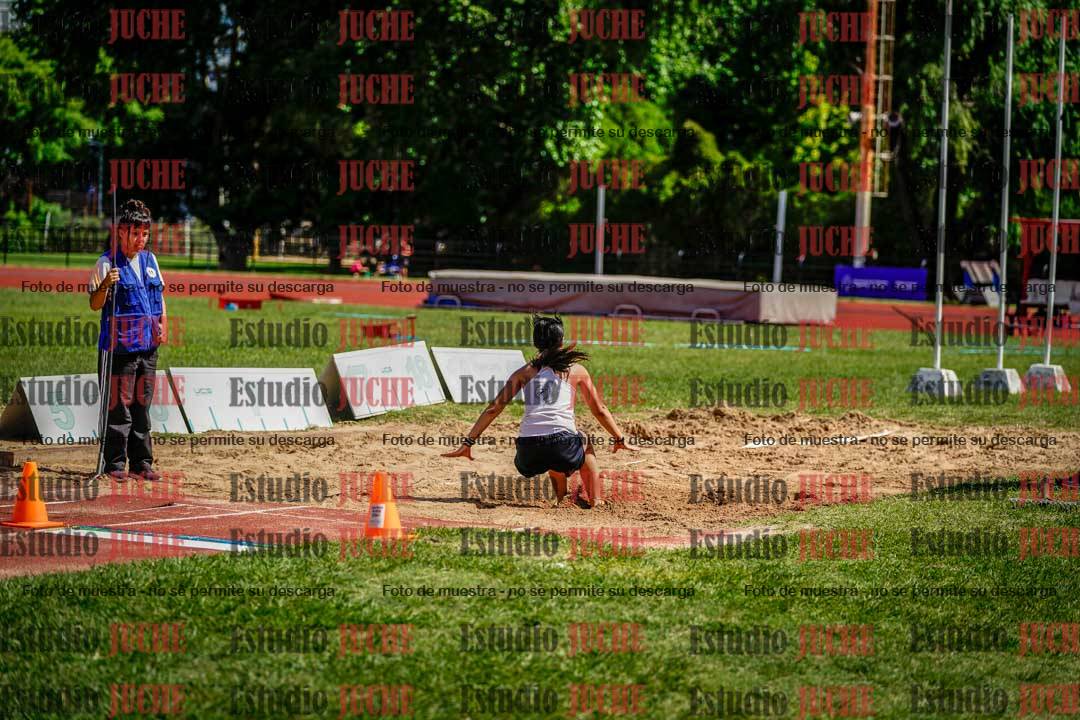 Fotos del salto en largo de mujeres