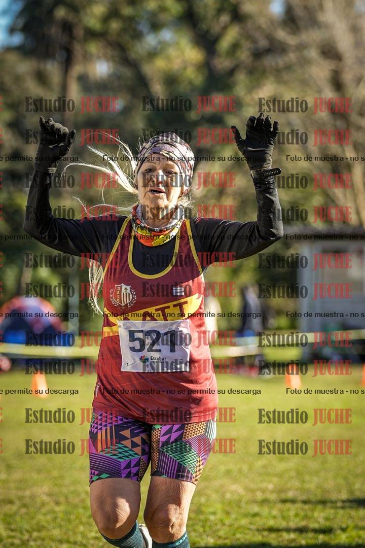 Fotos de la llegada del cross de 4000 m - mujeres