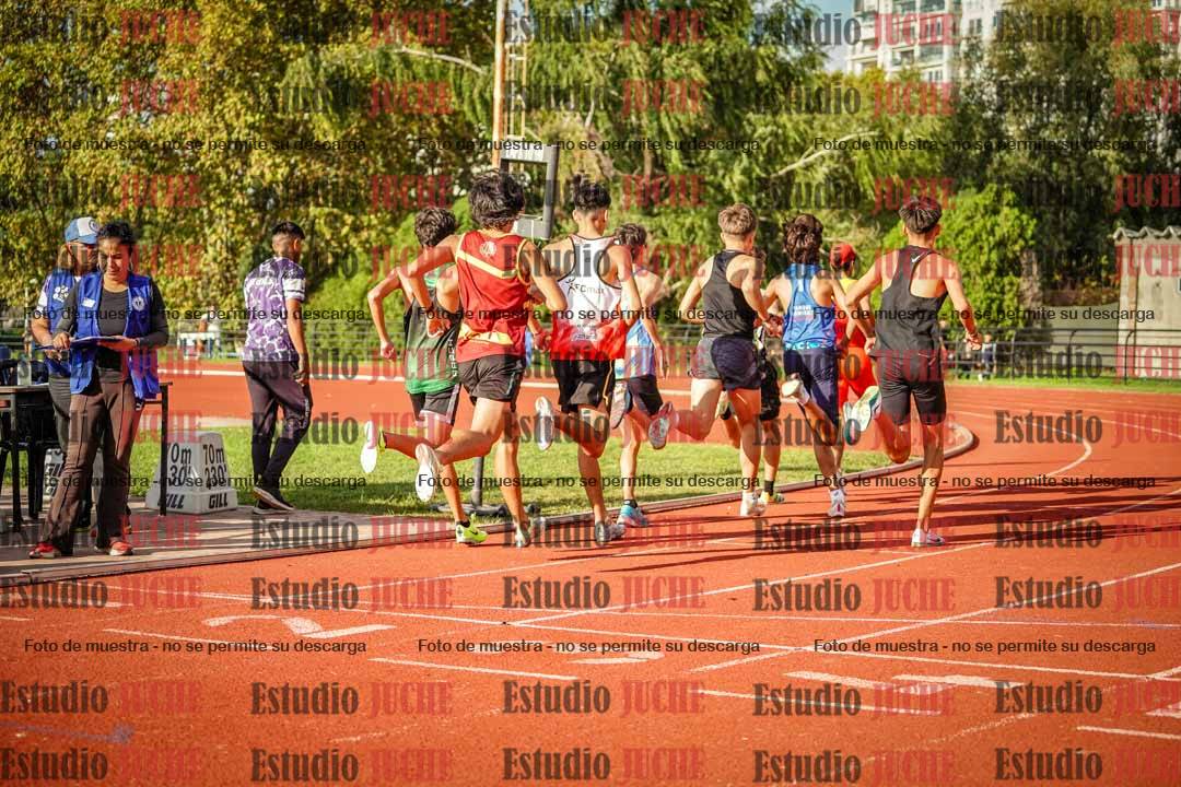 Fotos de los 2000 m con obstáculos de varones