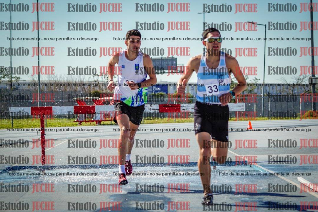 Fotos de los 3000 m con obstáculos de varones