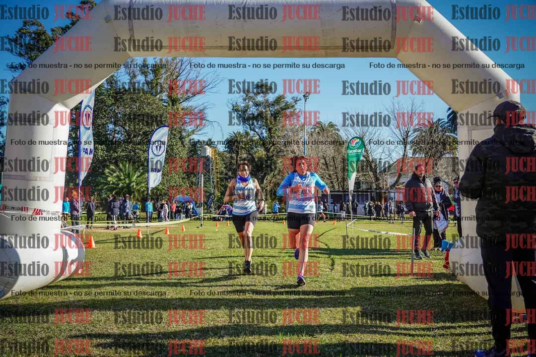 Fotos de la llegada del cross de 4000 m - mujeres