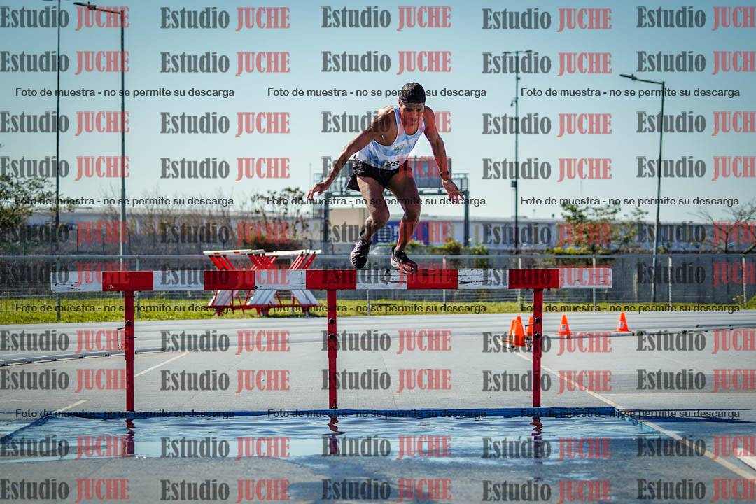 Fotos de los 3000 m con obstáculos de varones
