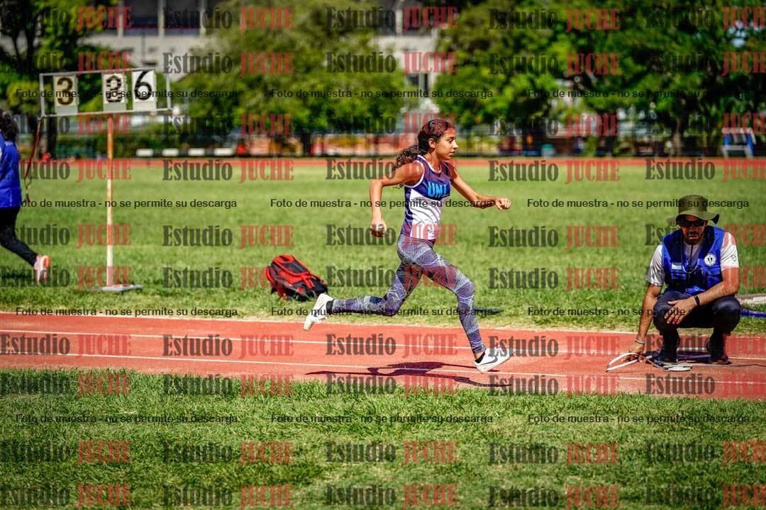 Fotos del salto en largo de mujeres