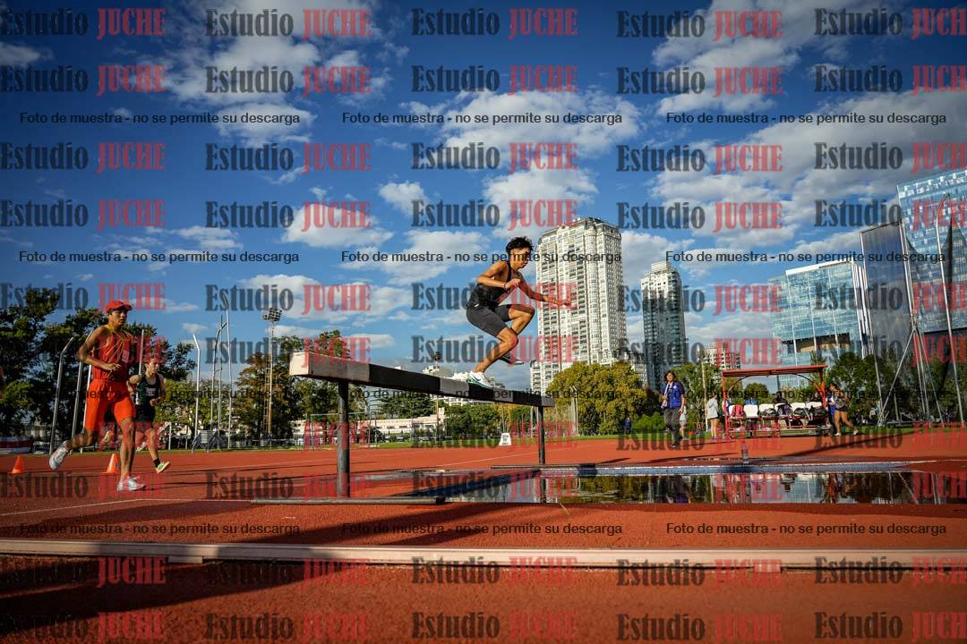 Fotos de los 2000 m con obstáculos de varones