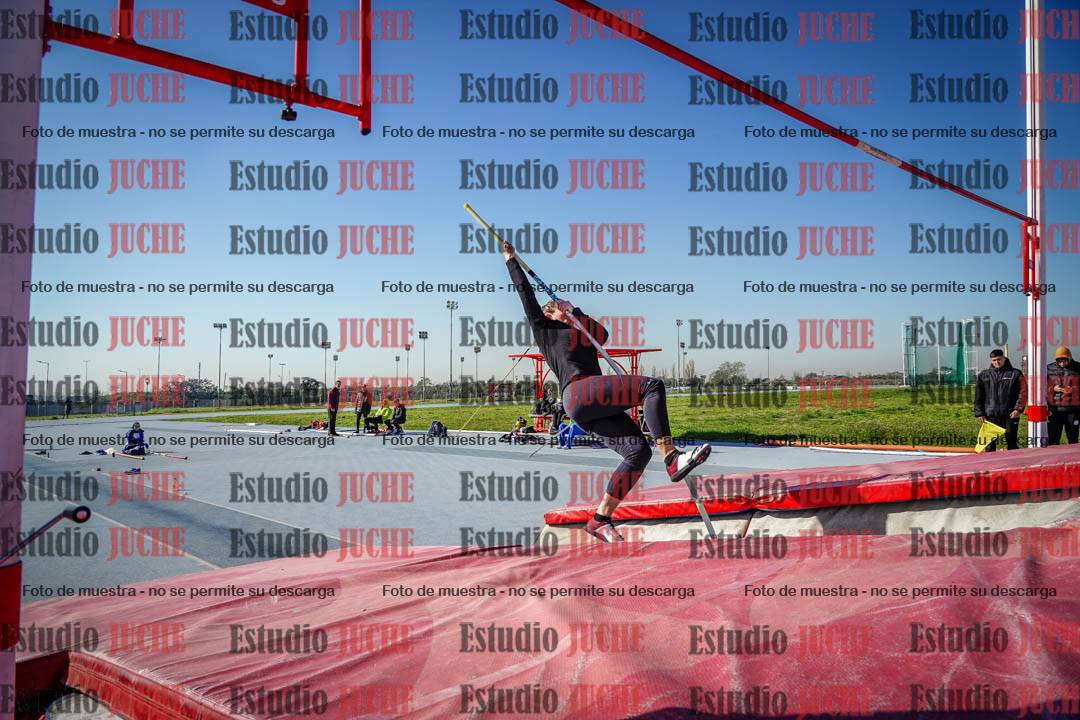 Fotos del salto con garrocha de mujeres y varones