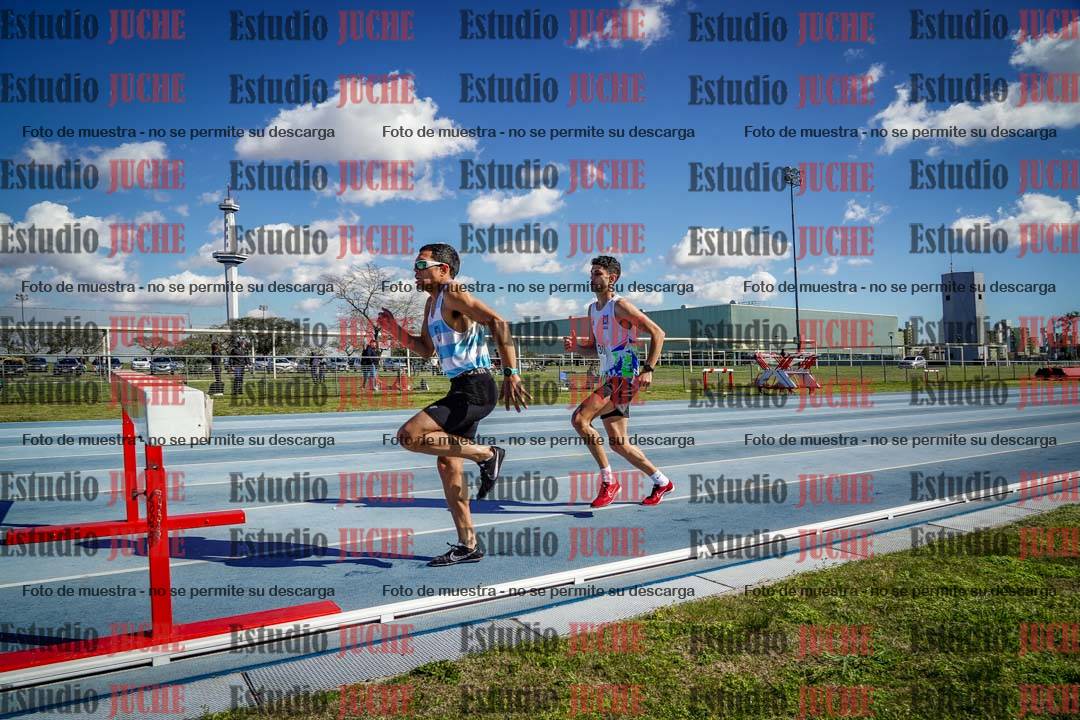Fotos de los 3000 m con obstáculos de varones