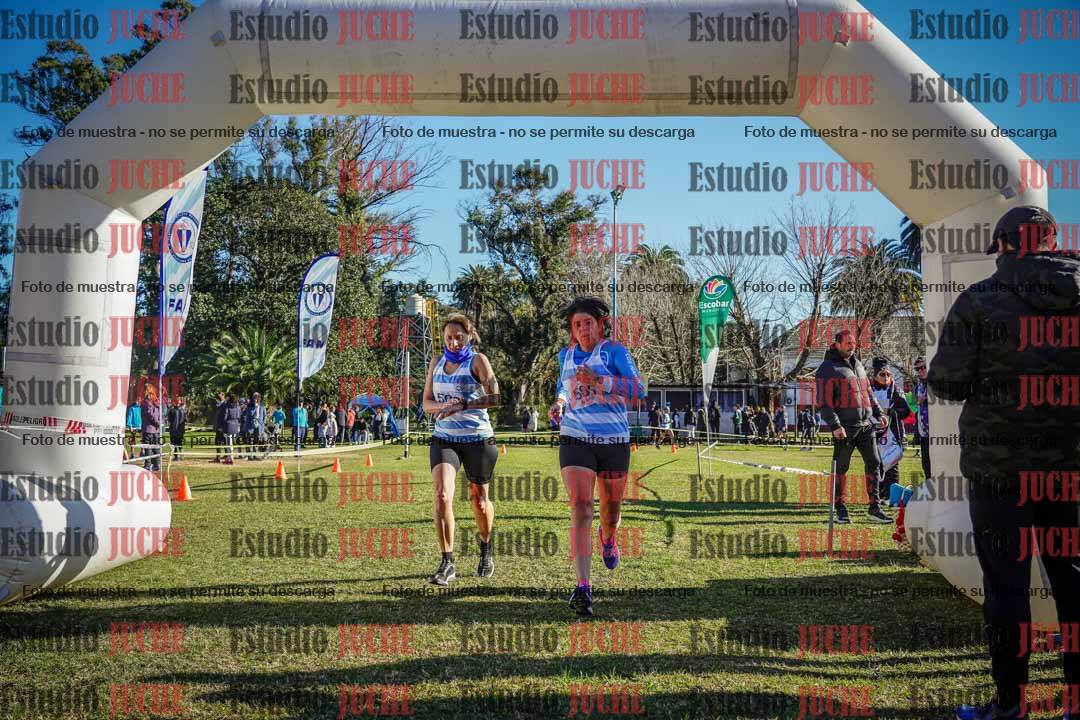 Fotos de la llegada del cross de 4000 m - mujeres