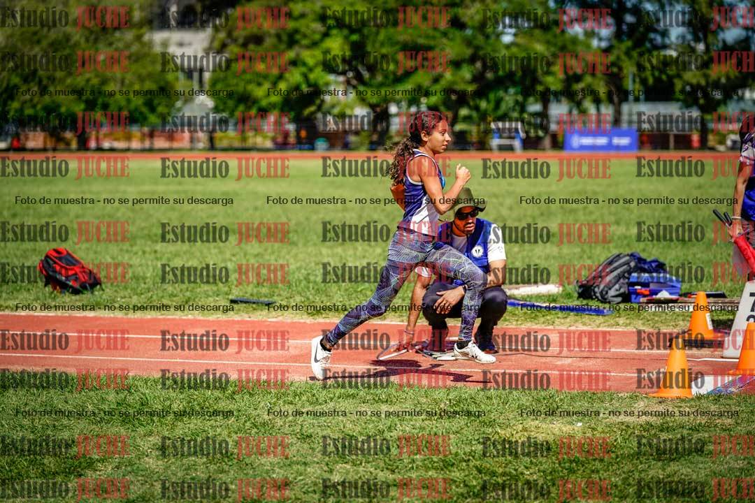 Fotos del salto en largo de mujeres