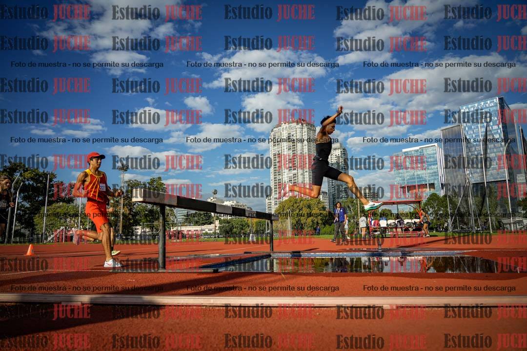Fotos de los 2000 m con obstáculos de varones