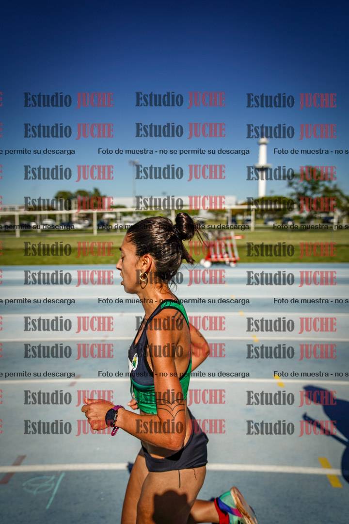 Fotos de los 5000 m de mujeres y varones - serie 1