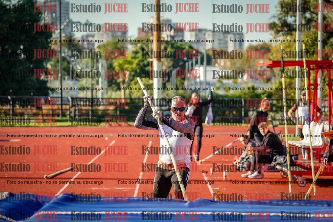Fotos del salto con garrocha de mujeres y varones