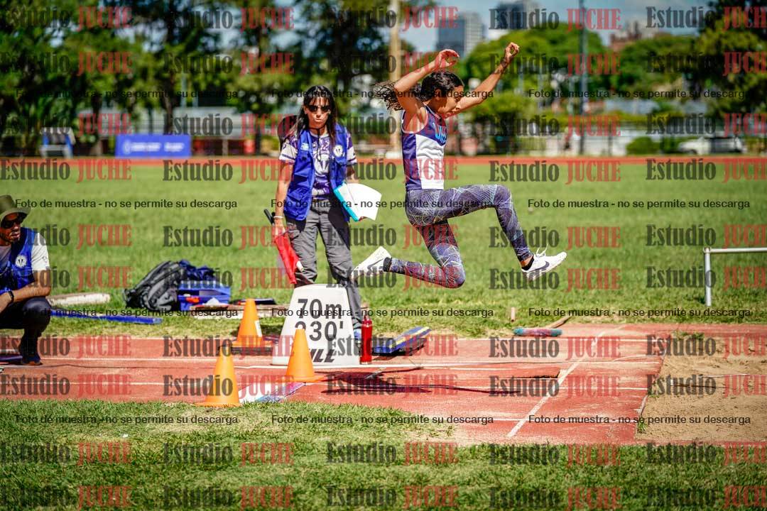 Fotos del salto en largo de mujeres