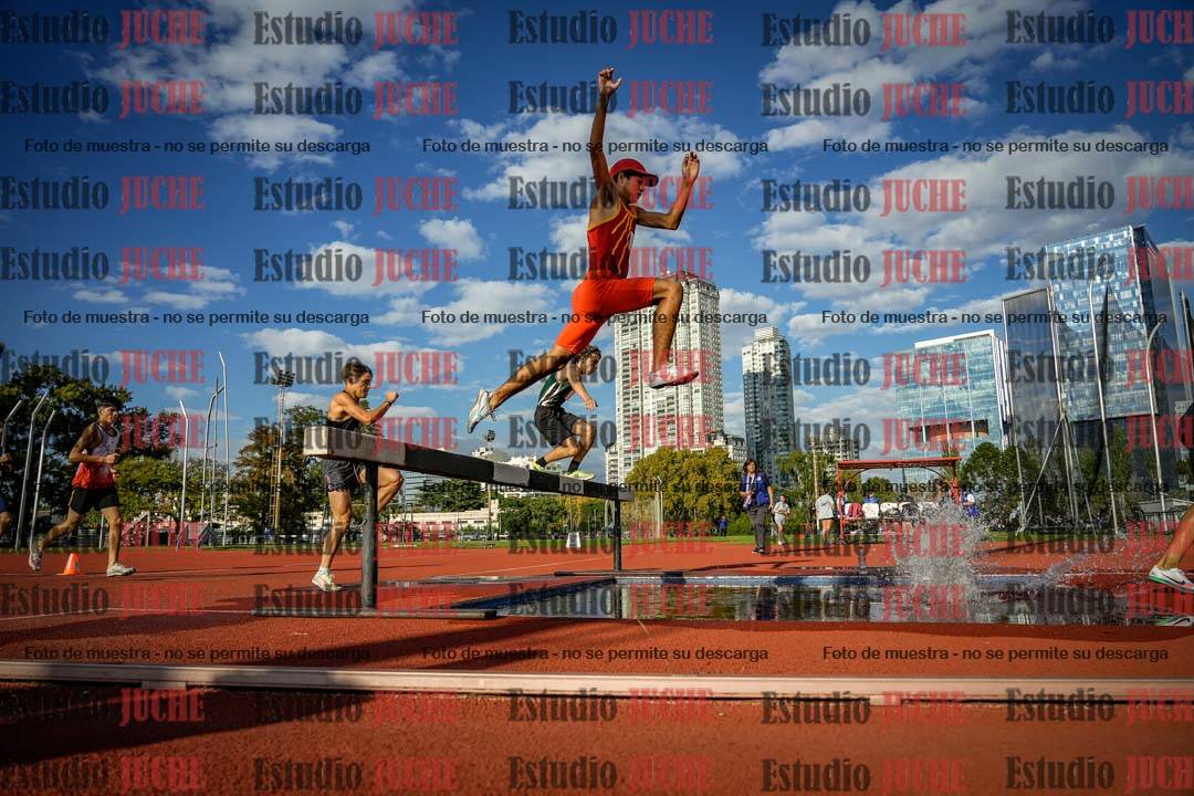 Fotos de los 2000 m con obstáculos de varones