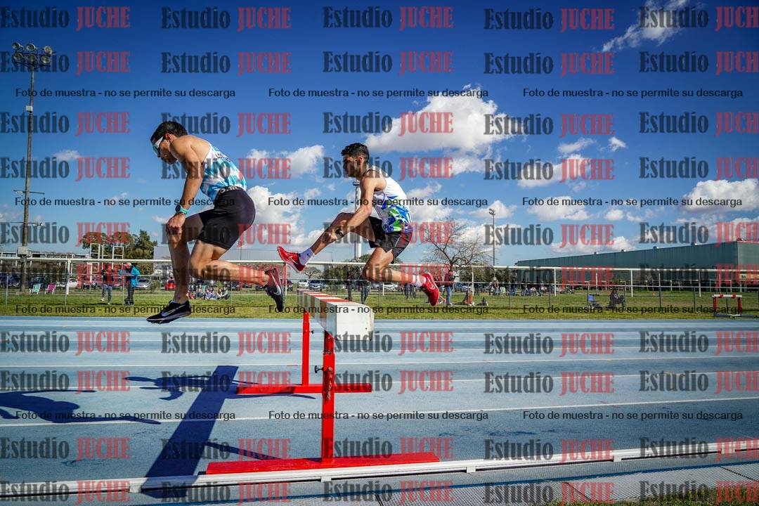 Fotos de los 3000 m con obstáculos de varones