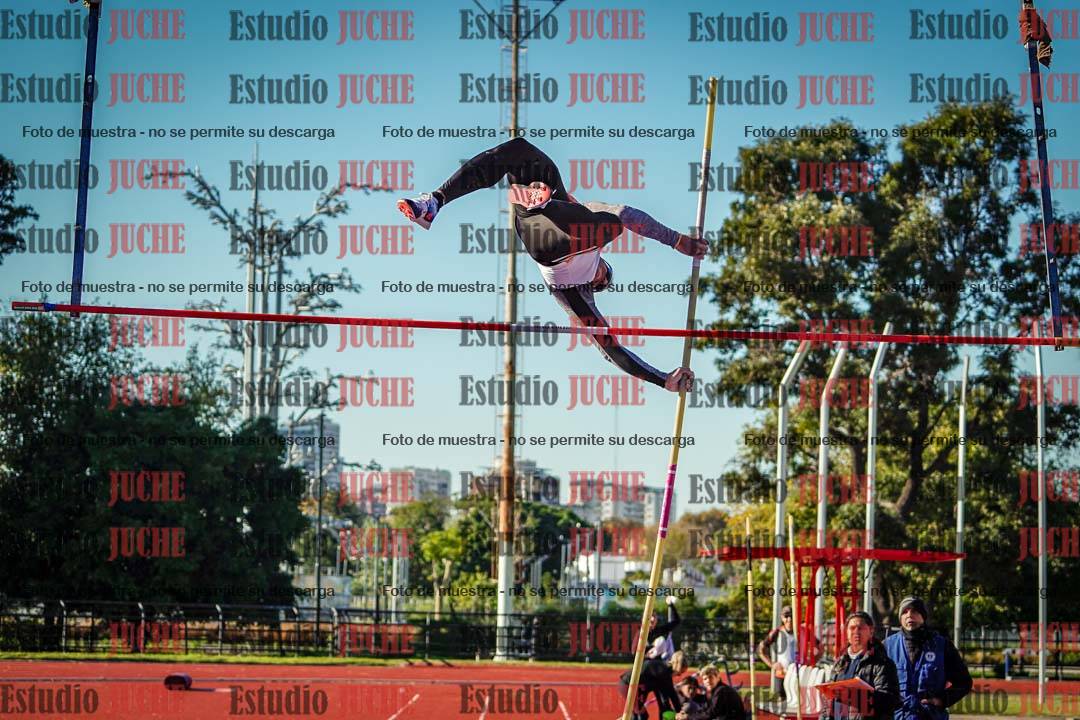 Fotos del salto con garrocha de mujeres y varones