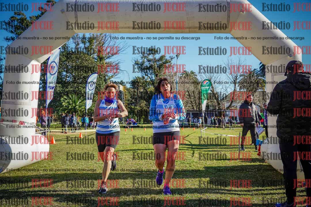 Fotos de la llegada del cross de 4000 m - mujeres