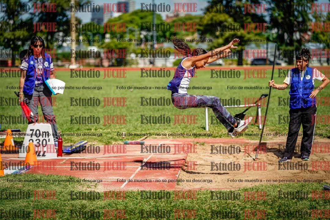 Fotos del salto en largo de mujeres